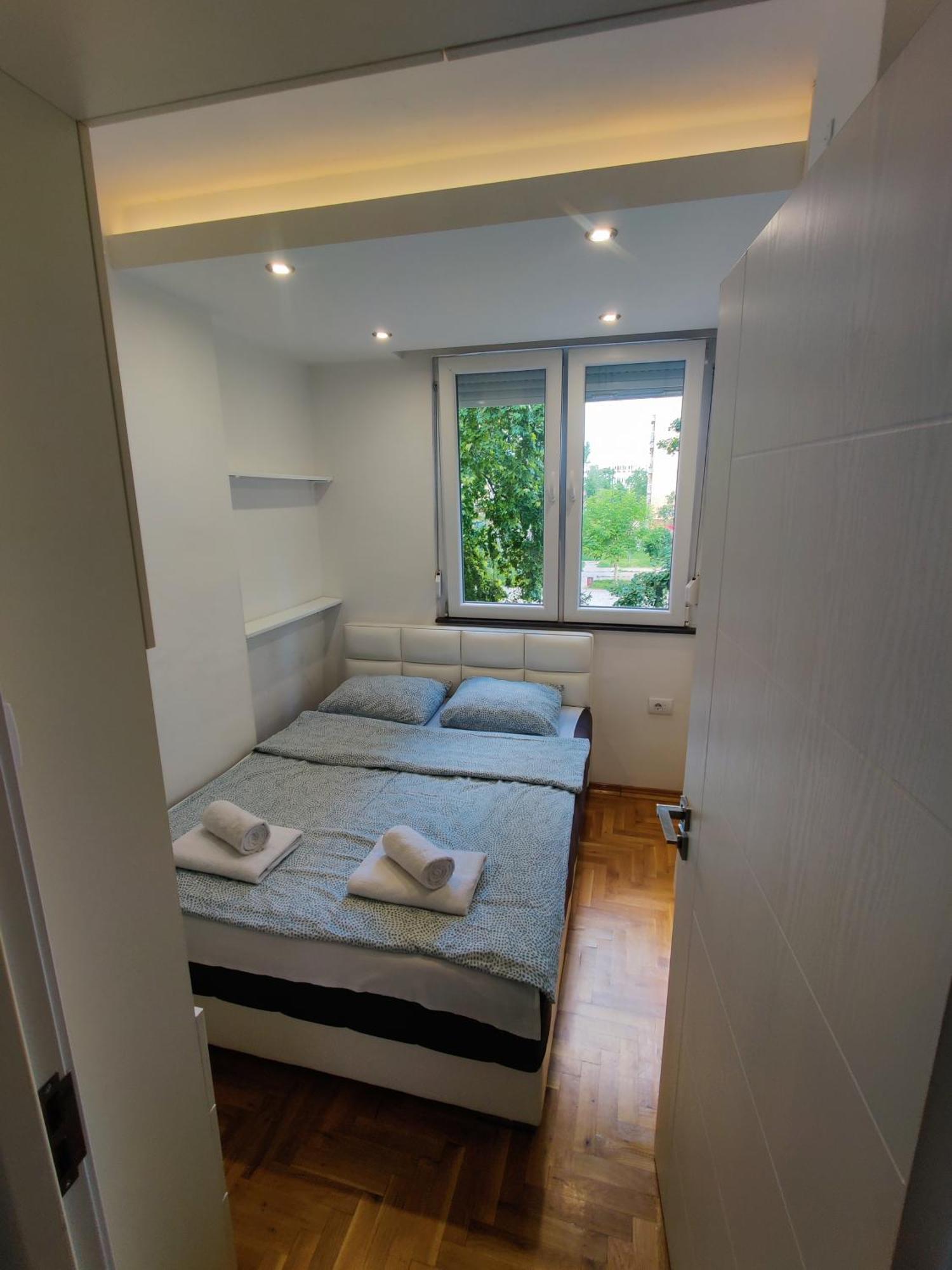 Ana Apartment โนวีซาด ภายนอก รูปภาพ